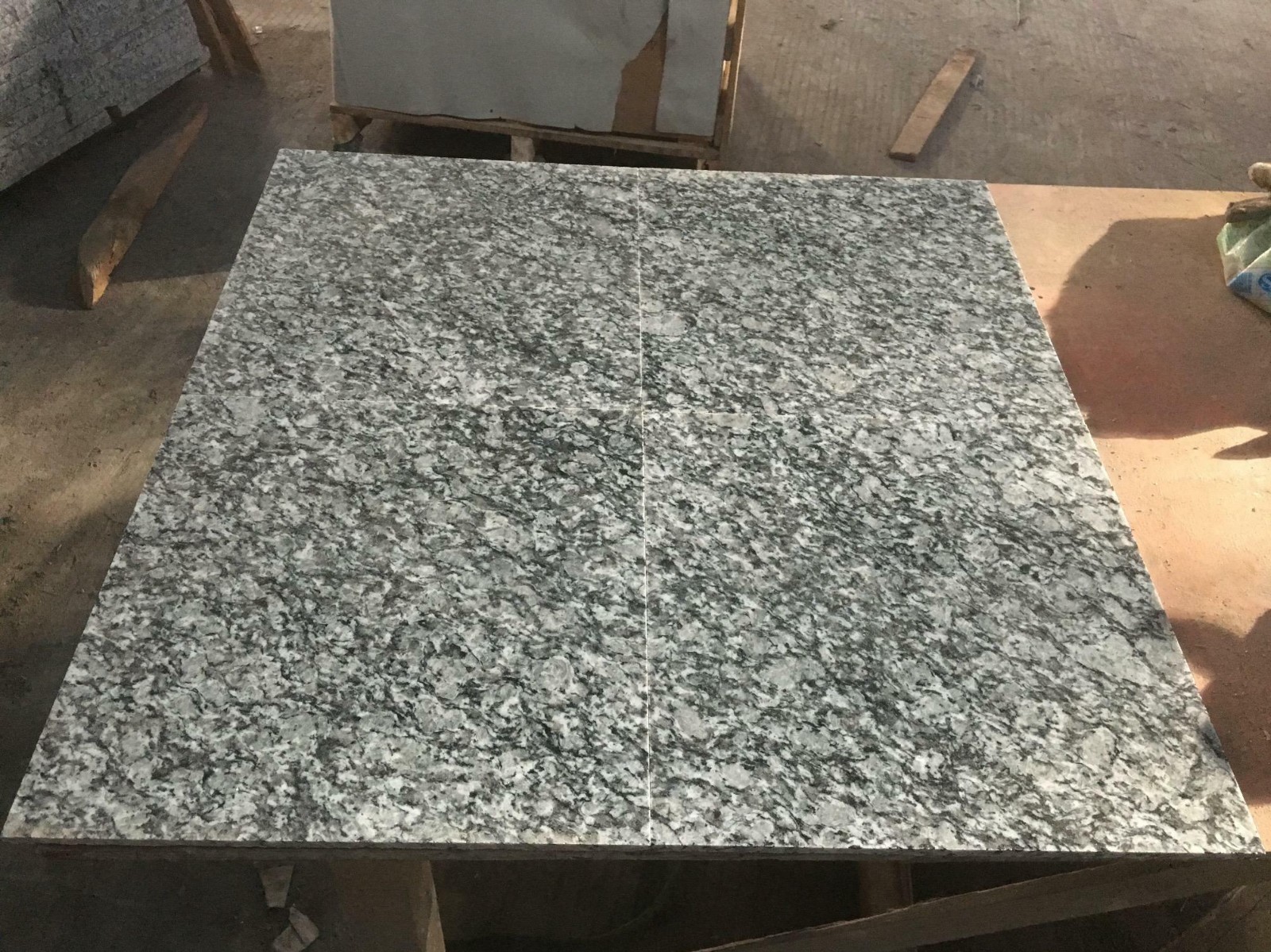 Genuine Spray White Granite Tiles